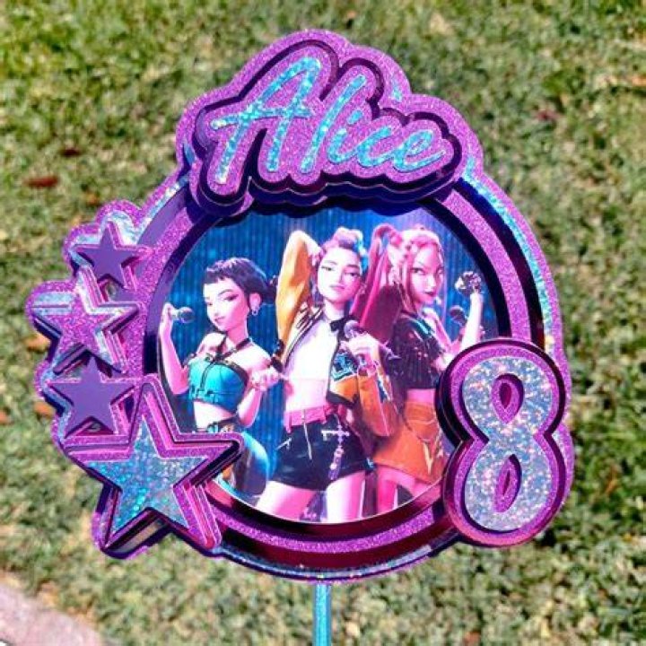 HollywoodLife.com Topper